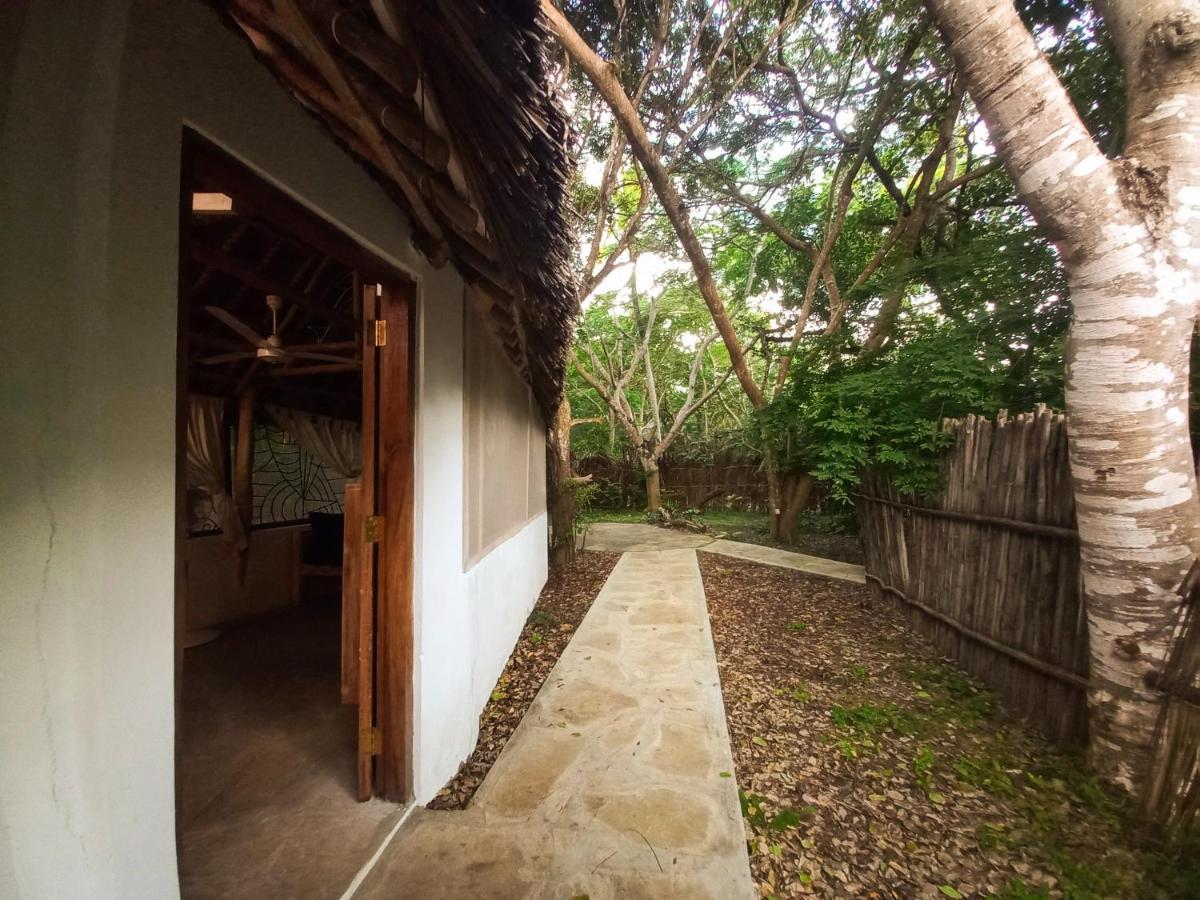 Watamu Beach Cottages B&B Экстерьер фото