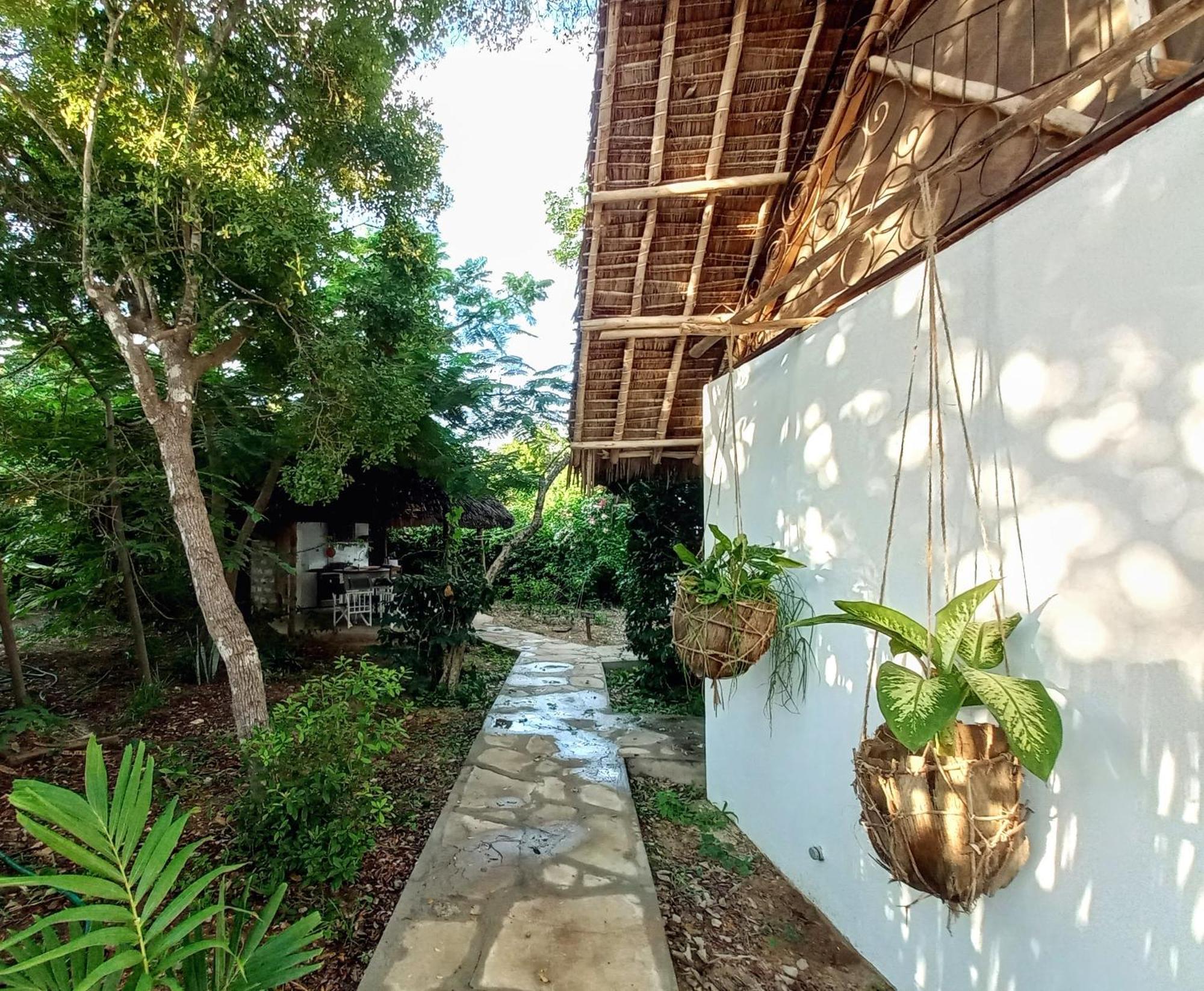 Watamu Beach Cottages B&B Экстерьер фото